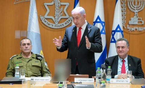 الأزمة كبيرة والتوتر يتصاعد .. لهذا السبب: نتنياهو يستدعي كاتس وزامير