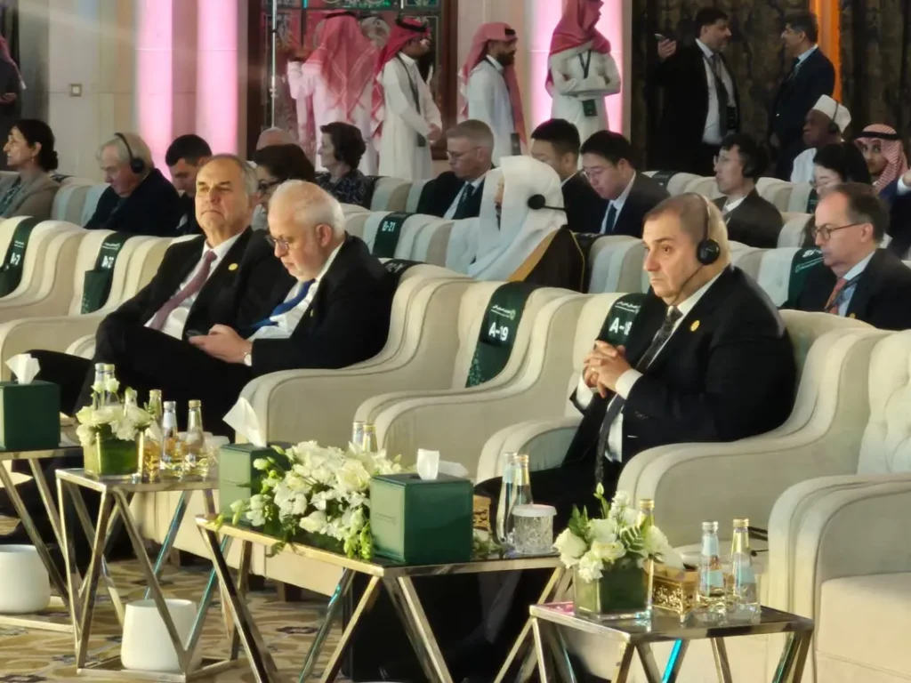 وزير العدل يطلع على التجارب العالمية لتعزيز الأداء القضائي في المؤتمر الدولي بالرياض