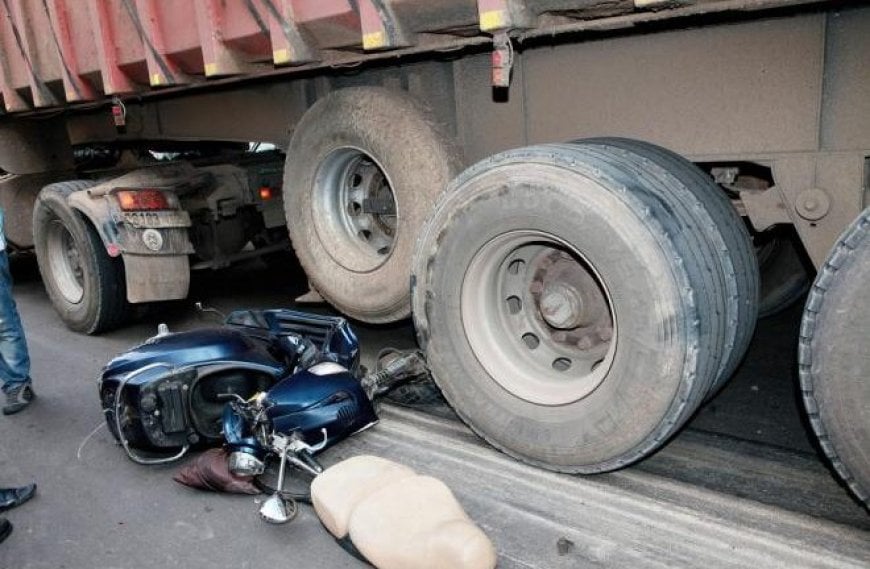 المدية.. قتيل وجريح في اصطدام دراجة نارية بشاحنة