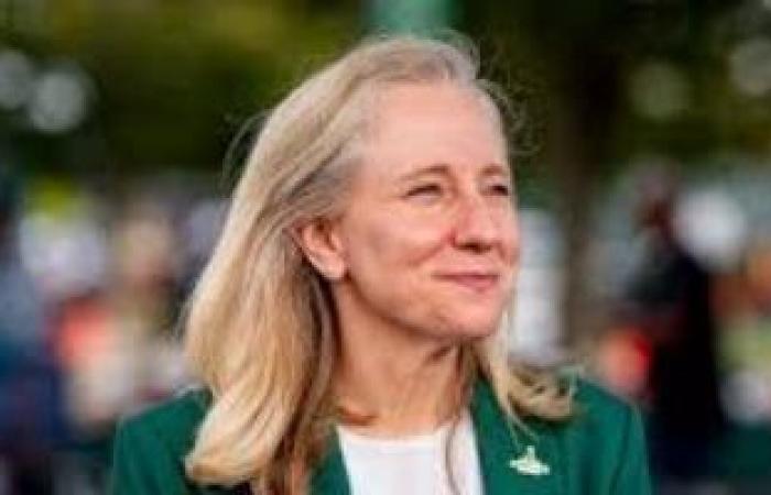 سبانبرجر تحسم سباق حاكم فرجينيا لصالح الديمقراطيين