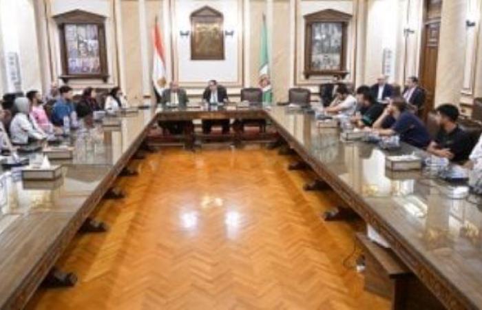 6 قرارات مهمة لرئيس جامعة القاهرة بعد لقائه مع طلاب كلية التجارة