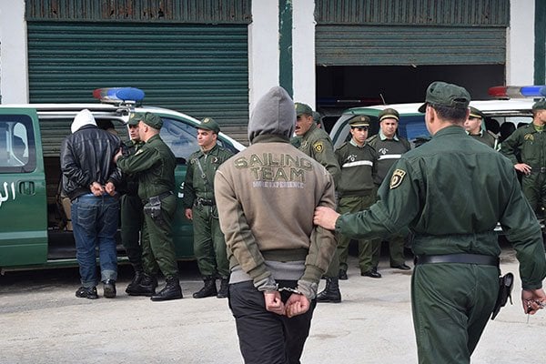 الإطاحة بعصابة أحياء خطيرة في الأربعاء بعد تداول فيديو عنف عبر فيسبوك