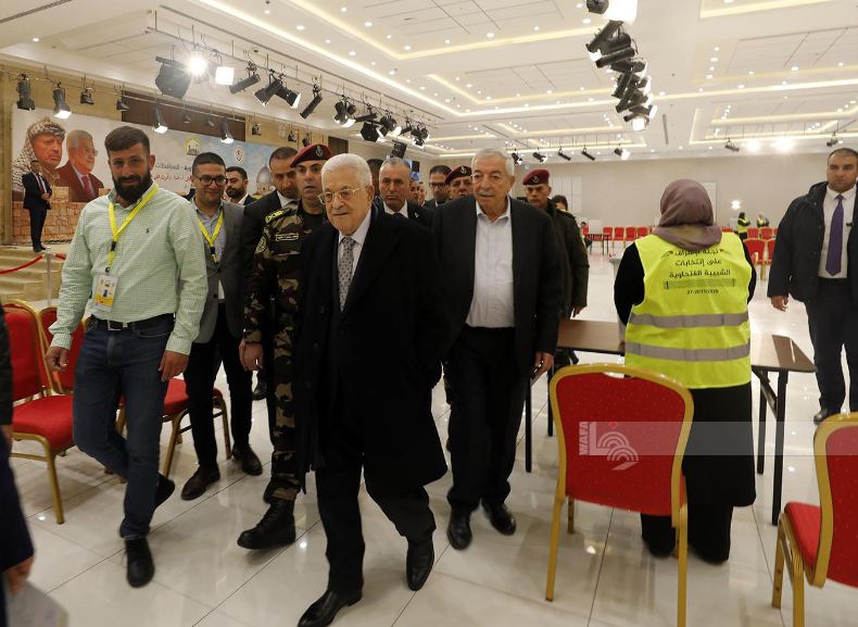 الرئيس يتفقد قاعة الانتخابات المركزية لحركة الشبيبة الفتحاوية