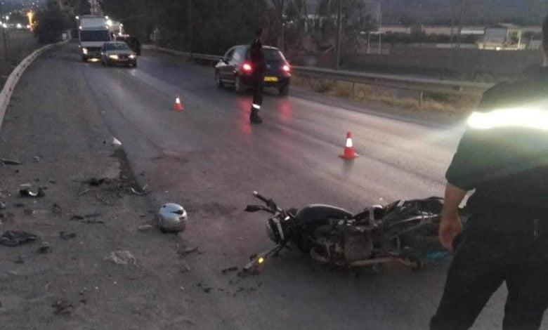 تڨرت.. 3 قتلى في اصطدام بين سيارة ودراجة نارية بمناقر