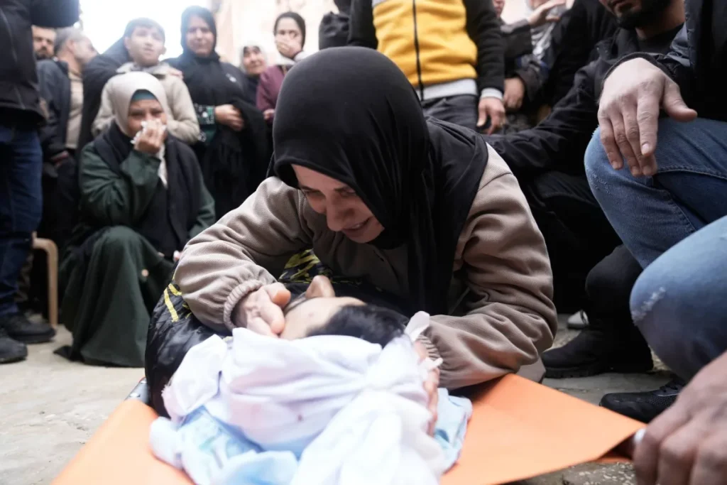 مقتل 3 فلسطينيين بقصف إسرائيلي على شرق مدينة غزة