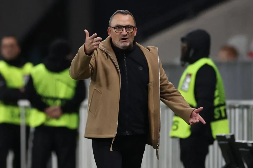 نيس الفرنسي يقيل مدربه