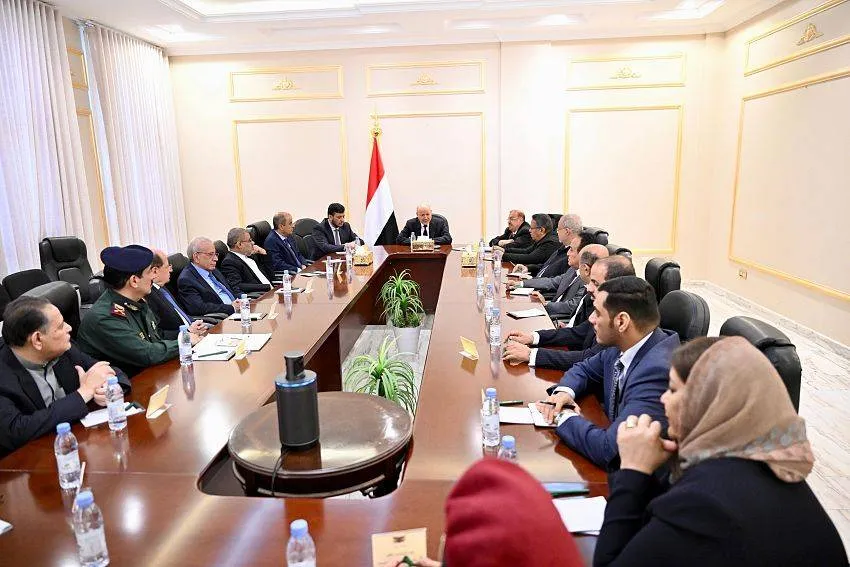 المؤسسات اليمنية تصطف مع العليمي لمواجهة تمرد «الانتقالي»