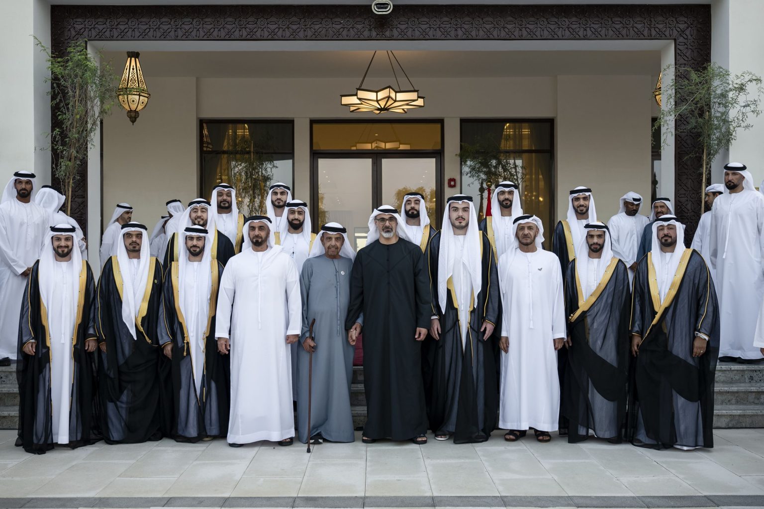 خالد بن محمد بن زايد وسيف بن زايد يشهدان العرس الجماعي لقبيلة الهواشم