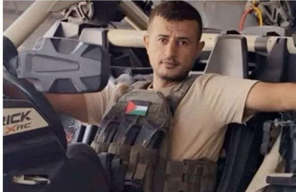 توزيع الحلوى في قطاع غزة احتفالاً بمقتل ياسر أبو شباب…