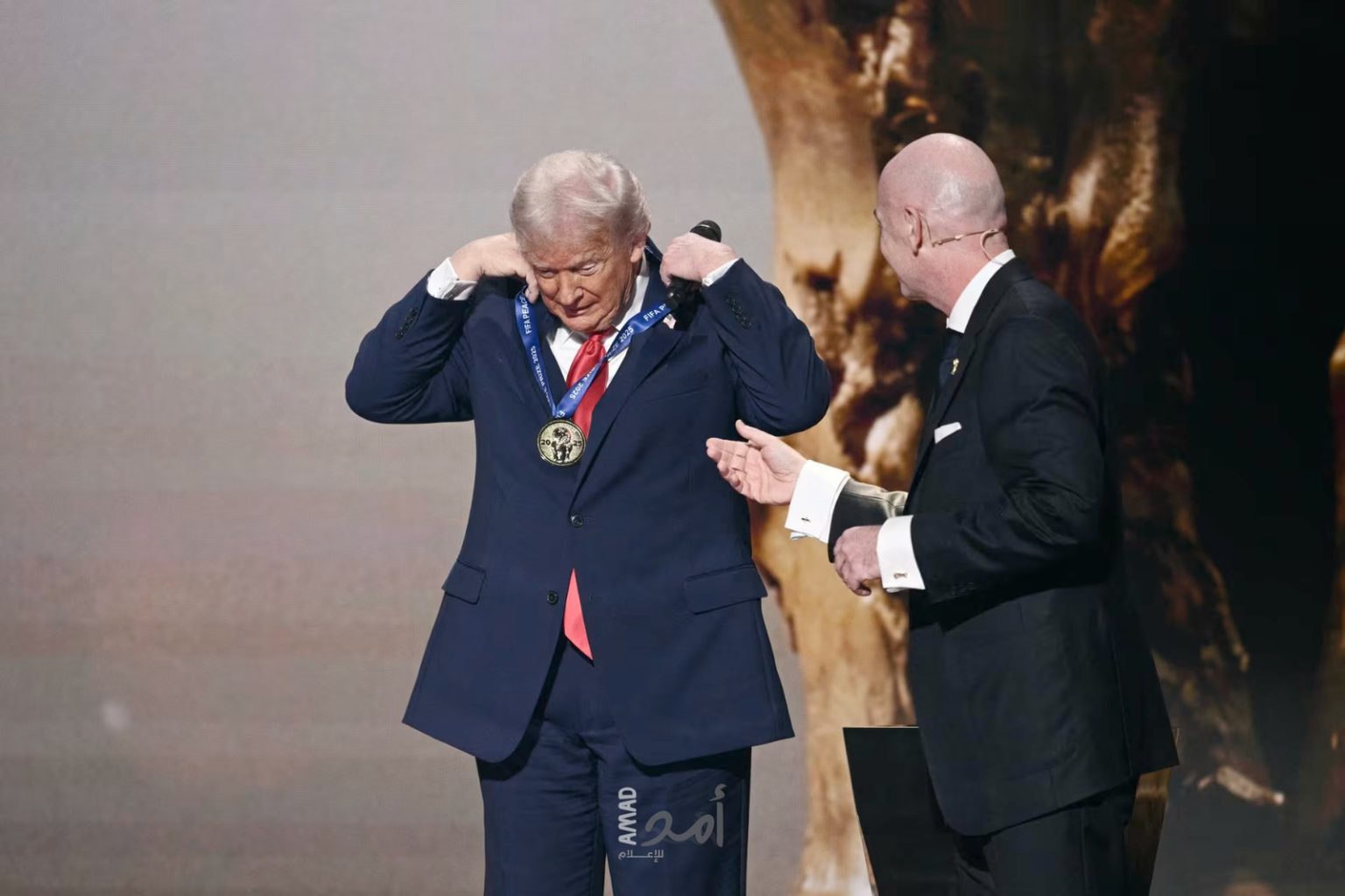 ترامب أول رئيس يُمنح جائزة الفيفا للسلام: “أعظم التكريمات” في حياتي