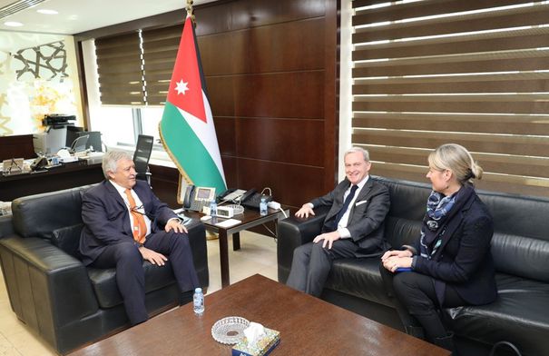 وزير النقل يبحث مع السفير الفرنسي تعزيز التعاون…