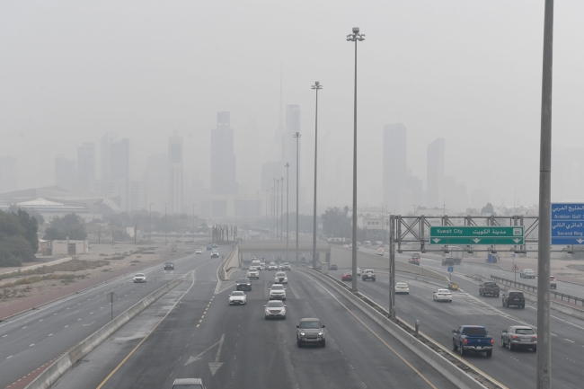 تباشير الأمطار تهل على الكويت وتستمر غداً