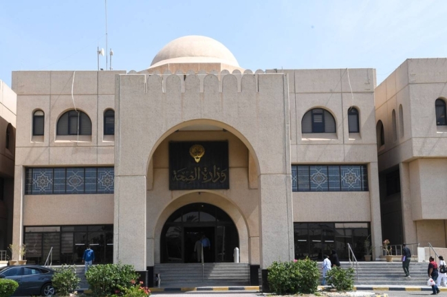 وزير الصحة يصدر قراراً بتنظيم ترخيص مزاولة مهنة الأطباء في القطاع الأهلي