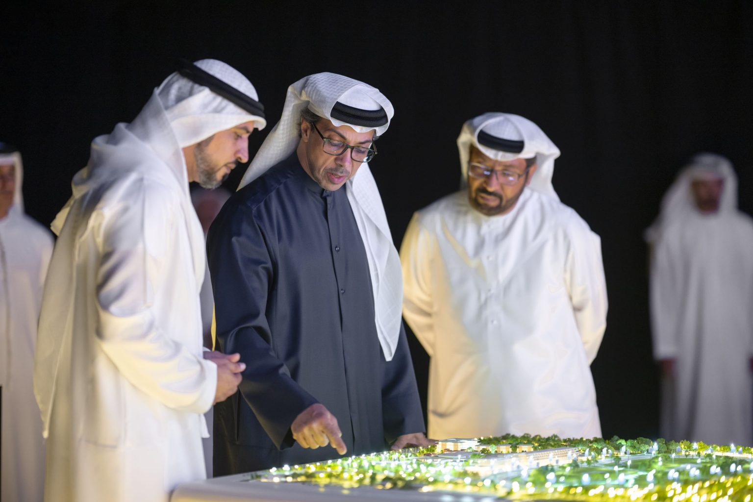 منصور بن زايد يطلق مشروع “ساحة الخيل” بنادي أبوظبي للفروسية