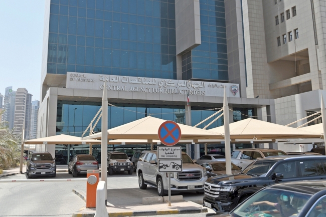 استثناء عقد ميناء مبارك من لائحة «القوى العاملة»