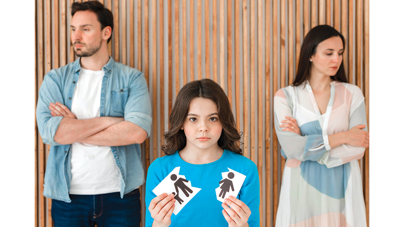 اضطرابات نفسية تلاحق أبناء المطلقين.. و6 عوامل لحمايتهم من صدمة الانفصال أبرزها «التحييد»
