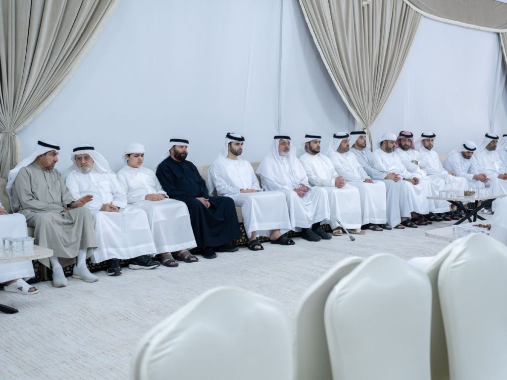 منصور بن محمد يقدّم واجب العزاء في وفاة عدنان عبدالقادر الرئيسي ونجليه