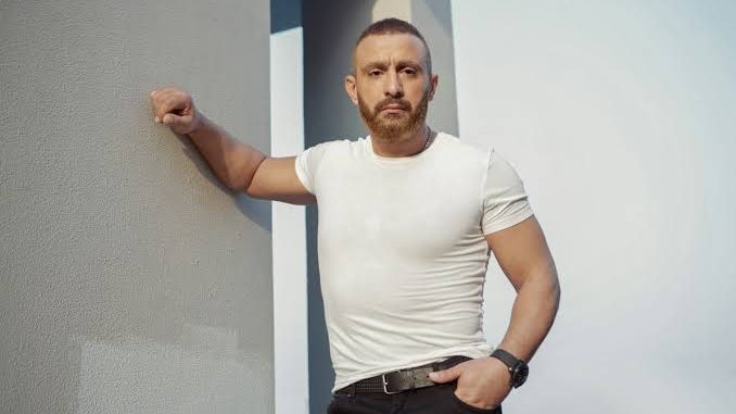 زعلان إني جبت لـ محمد صلاح «الشتيمة».. وتعرّضت للإهانة أنا وأسرتي