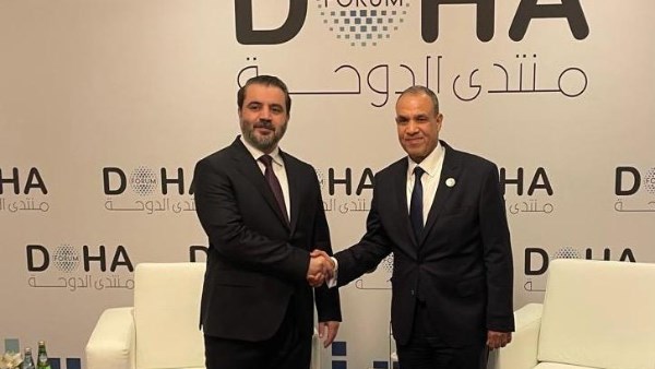 وزير الخارجية يلتقي نظيره السوري على هامش أعمال منتدى الدوحة
