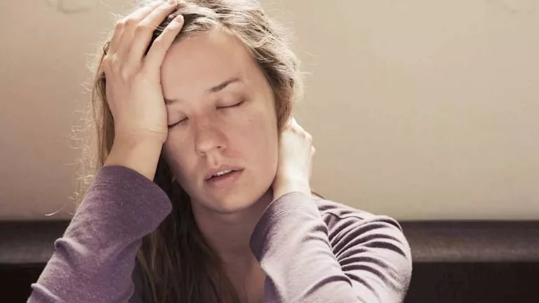 دراسة حديثة: نقص فيتامين الشمس يضاعف مخاطر القلق والاكتئاب بين الشباب