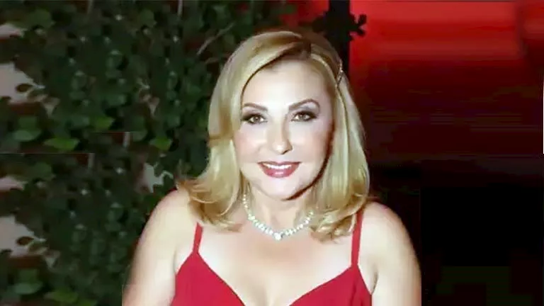 نادية الجندي بلوك كاجوال.. كيف نسقت إطلالتها؟