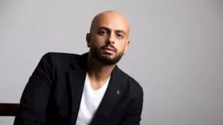 هل أم كلثوم كانت بخيلة ولا كريمة؟.. أحمد مراد مؤلف فيلم “الست” يرد