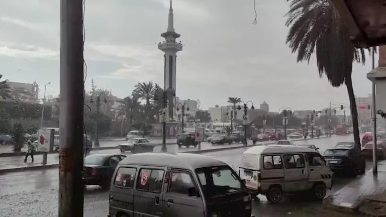 “قاسم لم تفسد”.. أمطار غزيرة تجتاح سواحل الإسكندرية