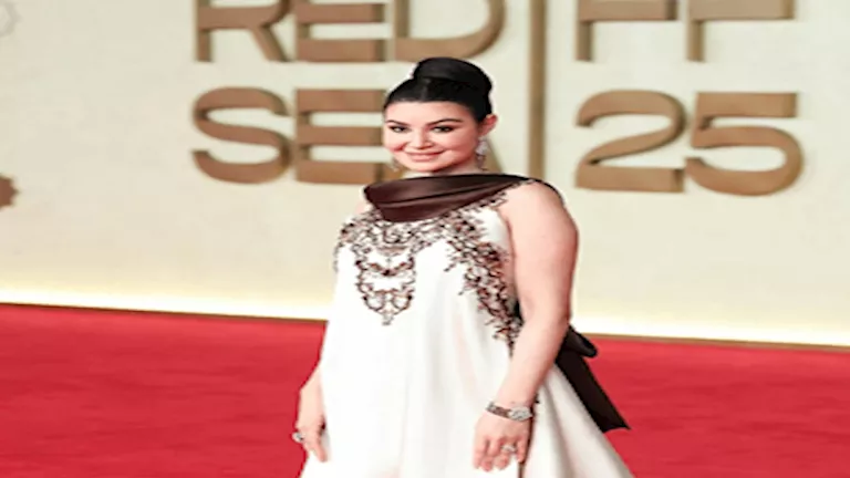 نجمات بفساتين ملكية في ختام مهرجان البحر الأحمر 2025