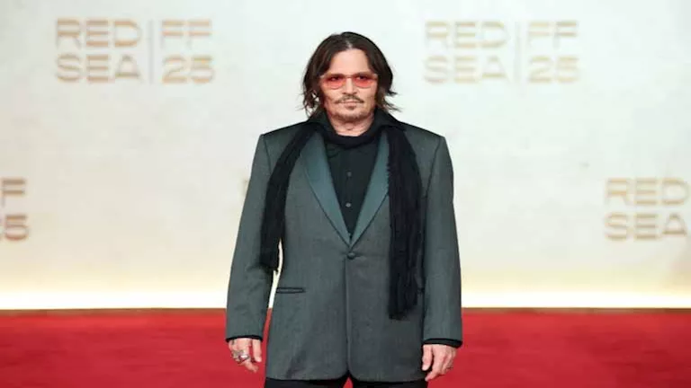 جوني ديب يصل حفل ختام مهرجان البحر الأحمر