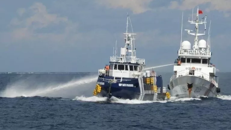 الفلبين تتهم بكين باستهداف قواربها في بحر الصين الجنوبي