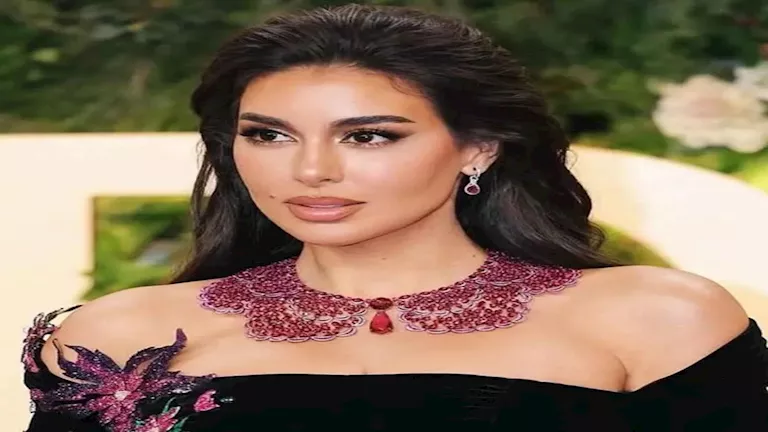 الورد يخطف الأنظار.. ياسمين صبري بفستان ناري في مهرجان البحر الأحمر