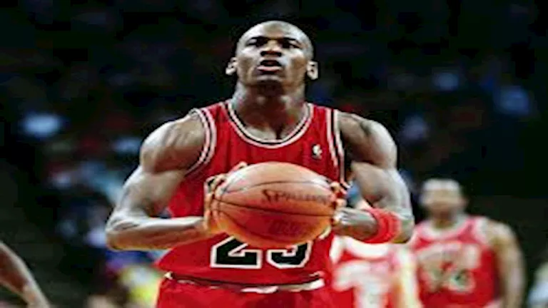 ثروتهم بمليارات الدولارات.. أغنى 5 مشاهير في العالم خلال 2025