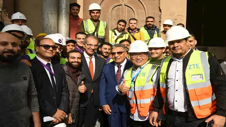 بالصور- وزير الاتصالات ومحافظ الدقهلية يتفقدان مشروع الفايبر بالمنصورة