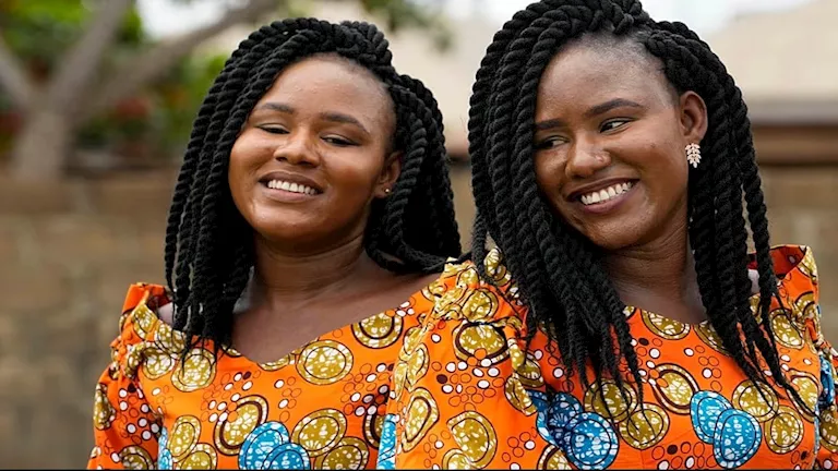 بلدة تلقب بـ “عاصمة التوائم في العالم”