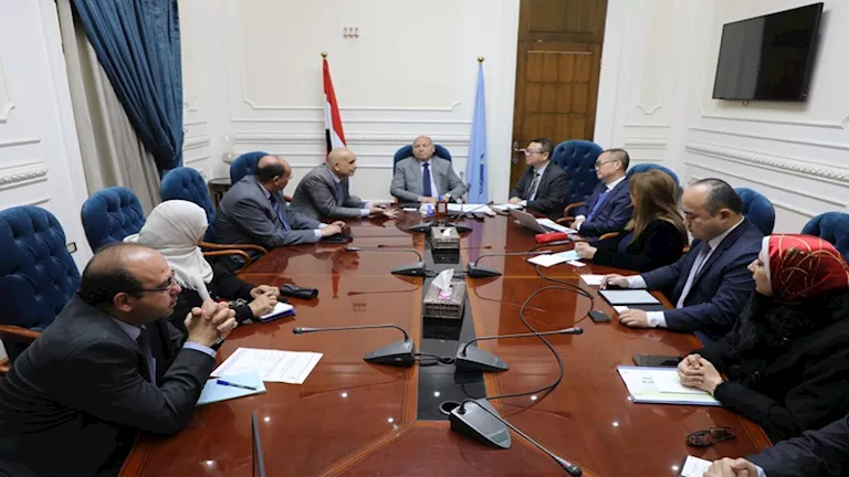 محافظ القاهرة يلتقي وفد شركة هواوي مصر