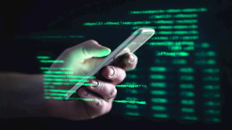 تنظيم الاتصالات يحذر المواطنين من محاولات اختراق تستغل ثغرات جديدة على