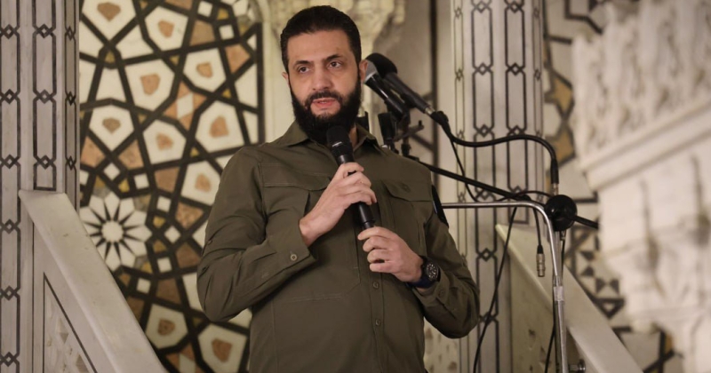 الشرع يؤدي صلاة الفجر في المسجد الأموي بـ زي التحرير