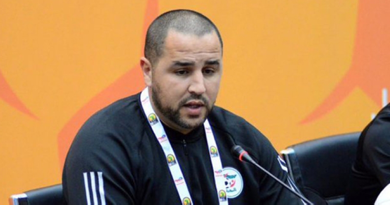 مدرب الجزائر يستقيل من منصبه عقب الخسارة أمام الإمارات
