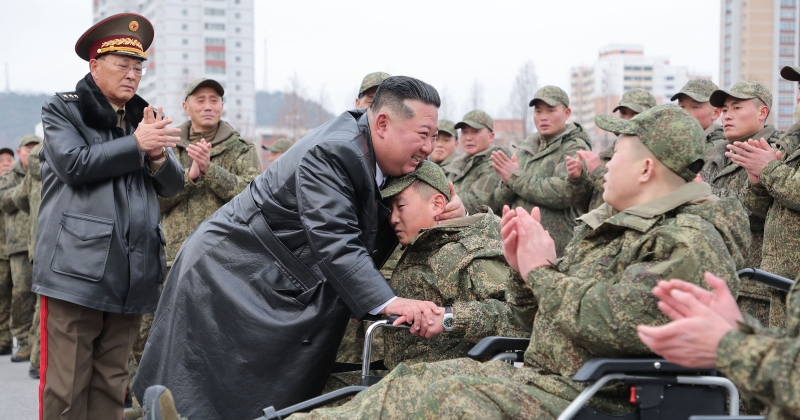 زعيم كوريا الشمالية يكرّم وحدة عسكرية شاركت في معارك كورسك بروسيا