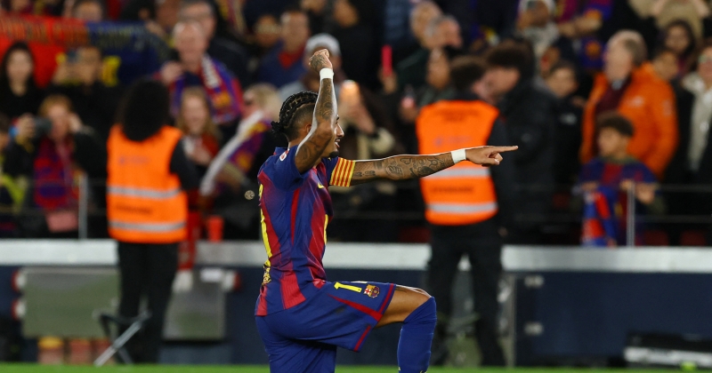 رافينيا يقود برشلونة للفوز على أوساسونا بالدوري الإسباني