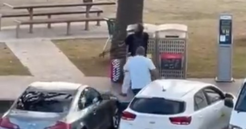 مسلم يتصدى لمنفذي هجوم سيدني.. ورئيس الوزراء: شجاعته أنقذت العديد من الأرواح