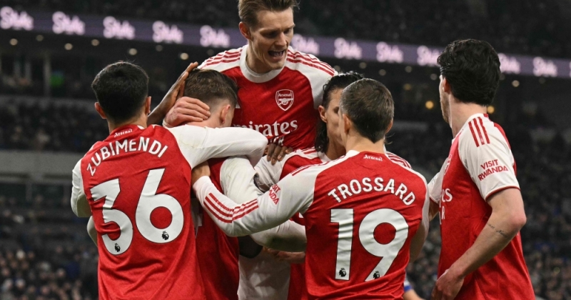 أرسنال يستعيد الصدارة.. وليفربول يواصل صحوته