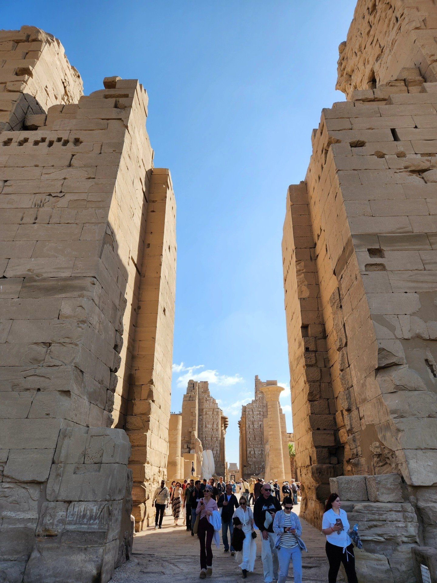 الإقبال السياحى الكبير فى معابد الكرنك