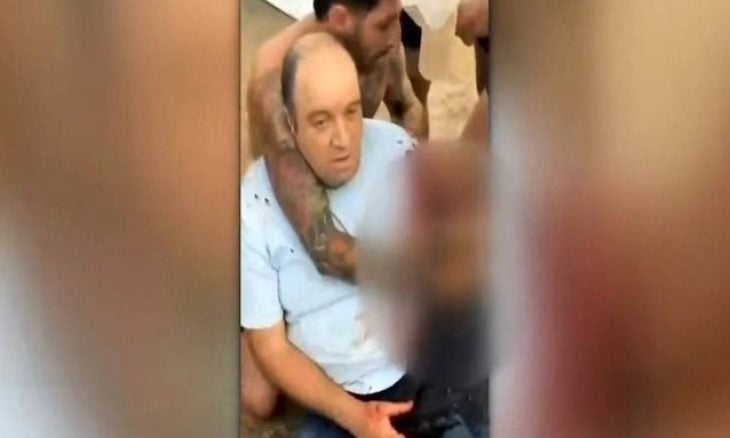 من هو أحمد الأحمد الذي تصدى لمنفذي هجوم استراليا؟ وترامب يشيد به