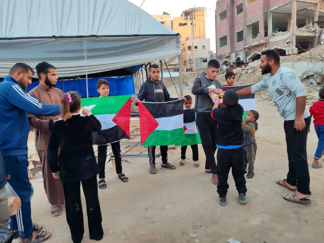 توزيع الحلويات فى قطاع غزة