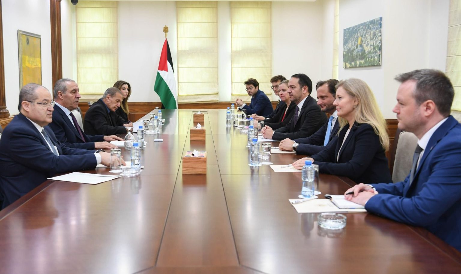 المستجدات السياسية والدولية