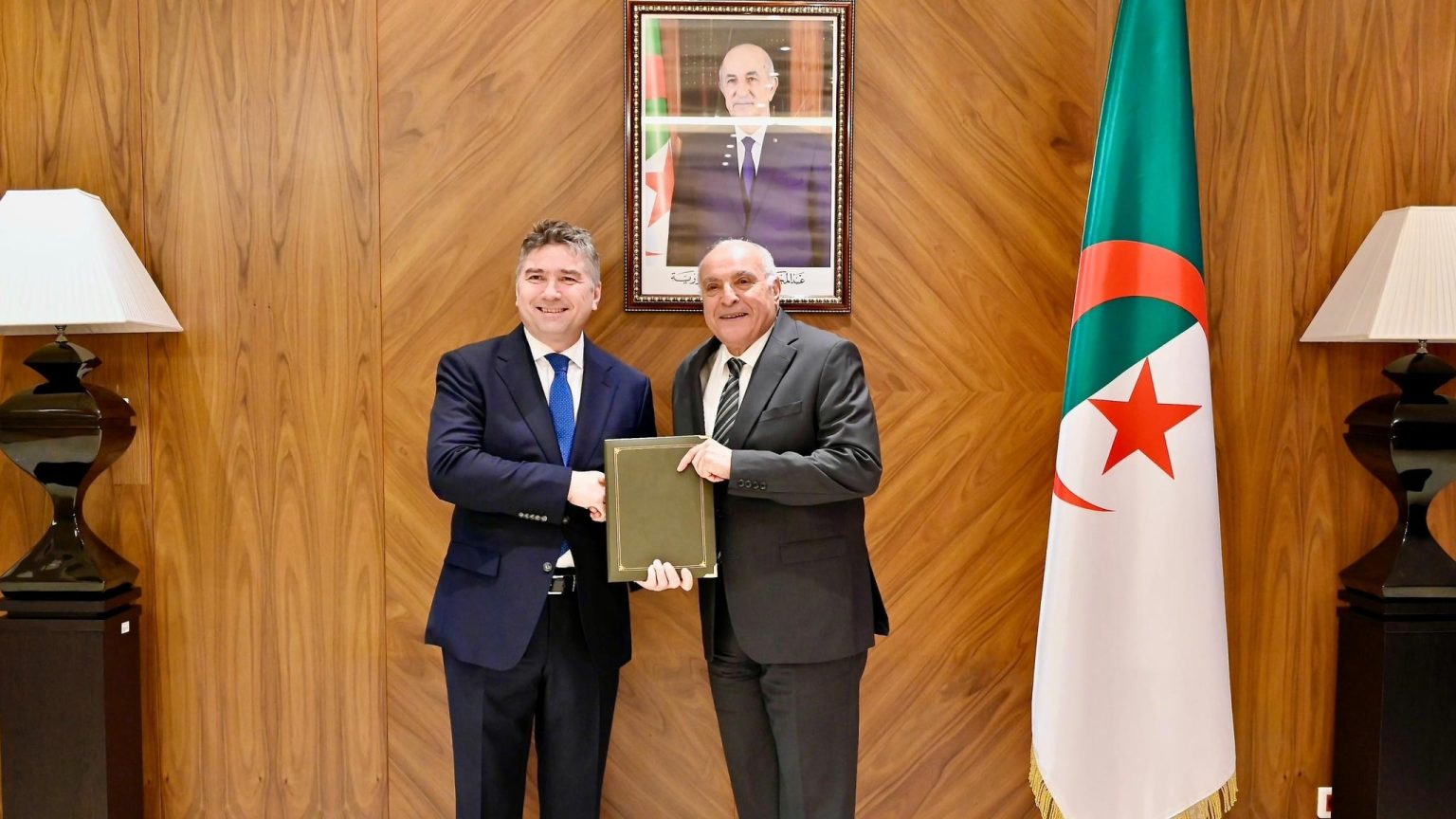 عطاف يستقبل سفير جمهورية سلوفاكيا