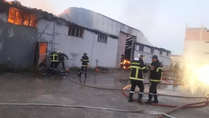 قسنطينة.. حريق مستودع لتخزين حبيبات البوليمار بالمنطقة الصناعية ابن باديس