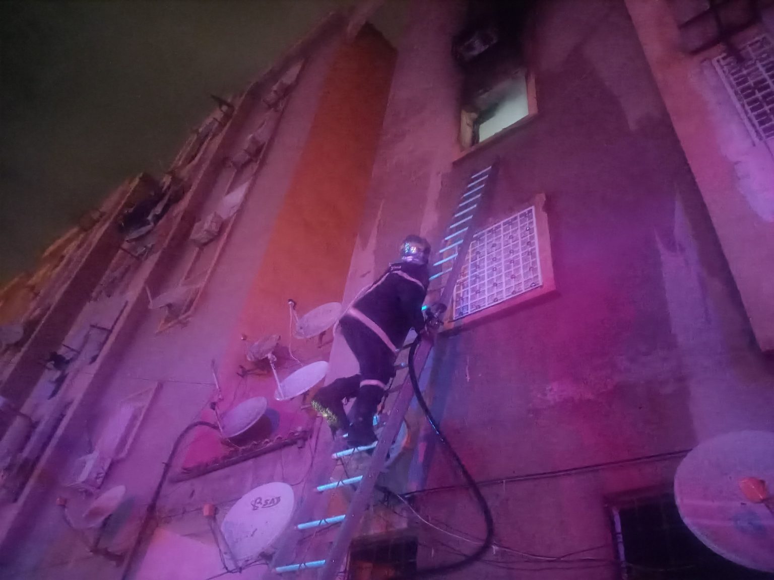 البليدة.. حريق شقة بحي 300 مسكن في الأربعاء