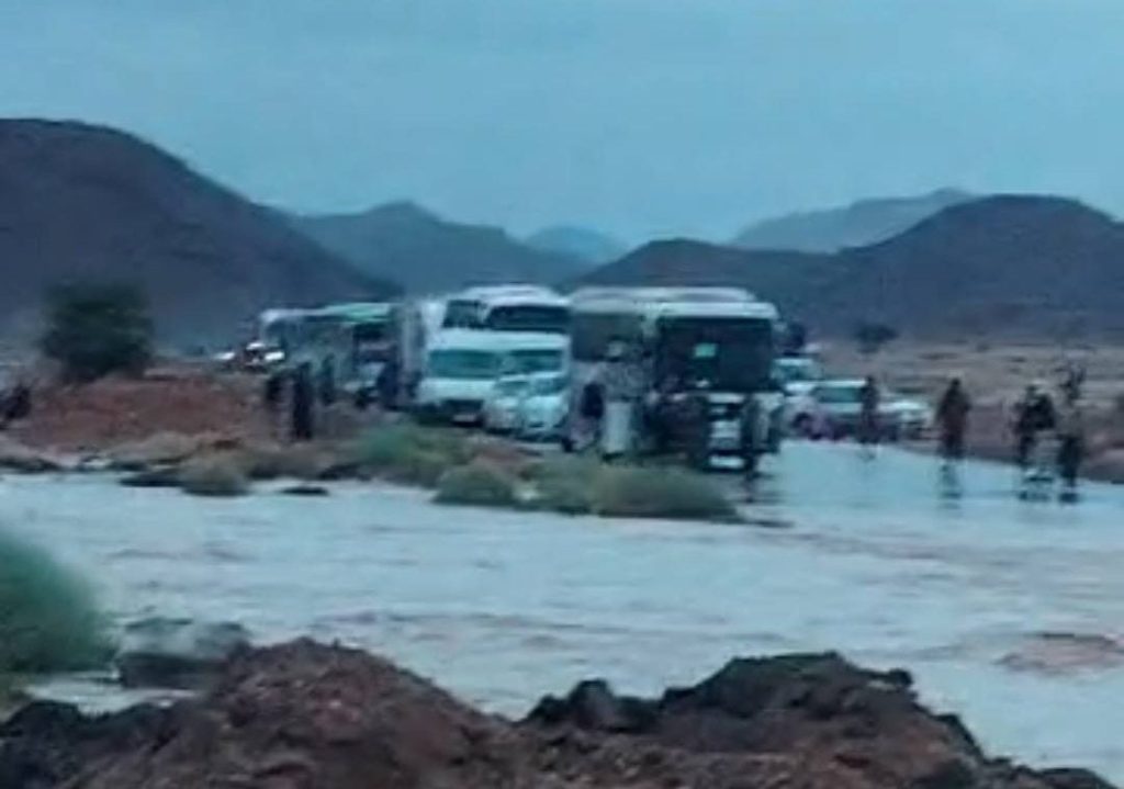 تامنغست.. انقطاع جزئي للطريق الوطني رقم 1 بسبب ارتفاع منسوب مياه واد عيشة